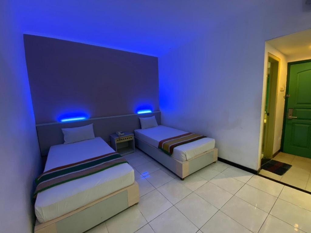 Kharisma Hotel Madiun Exterior photo