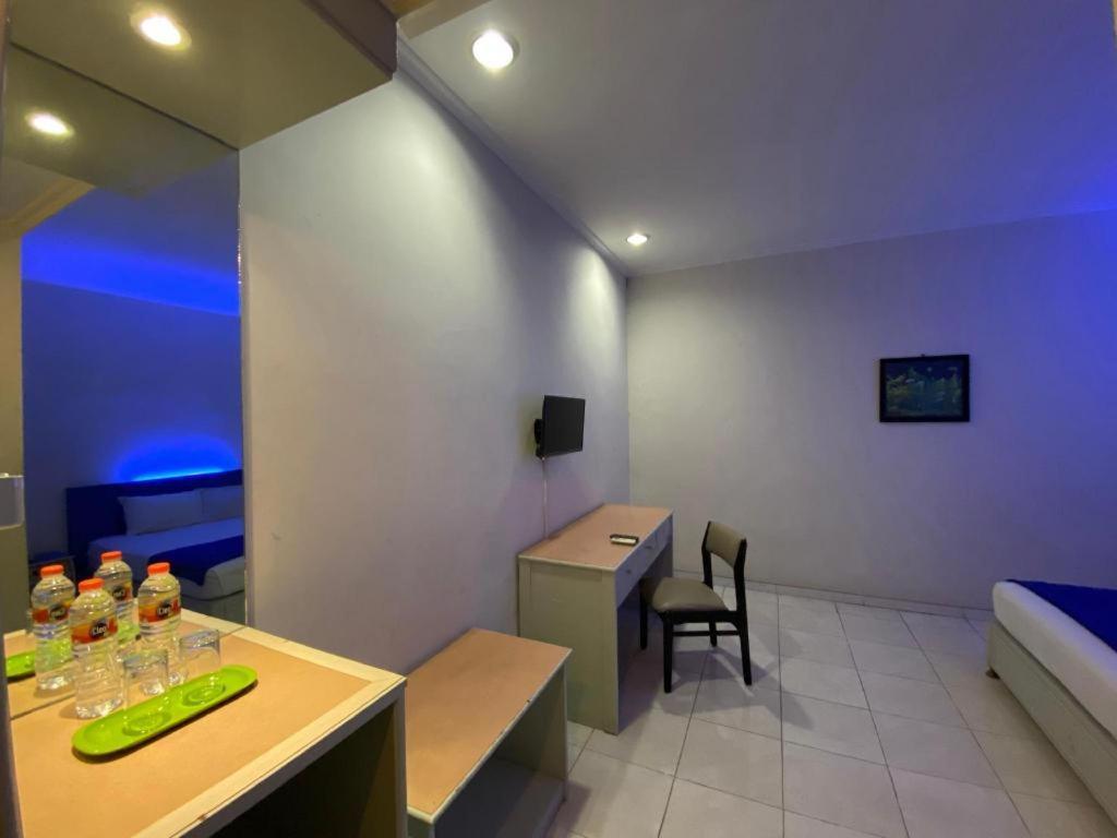 Kharisma Hotel Madiun Exterior photo