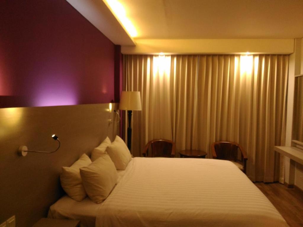 Kharisma Hotel Madiun Exterior photo