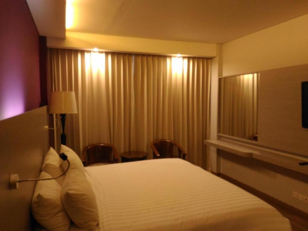 Kharisma Hotel Madiun Exterior photo