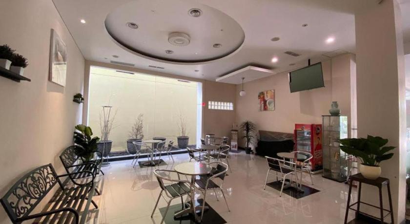 Kharisma Hotel Madiun Exterior photo