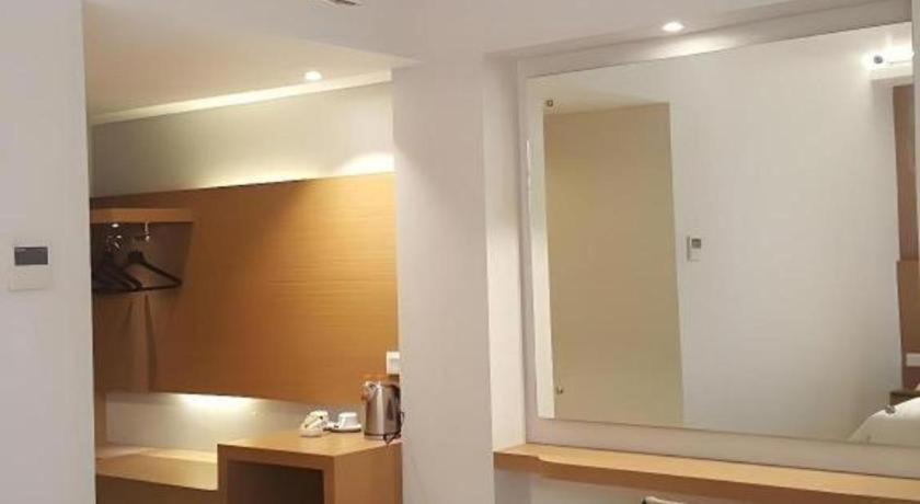 Kharisma Hotel Madiun Exterior photo