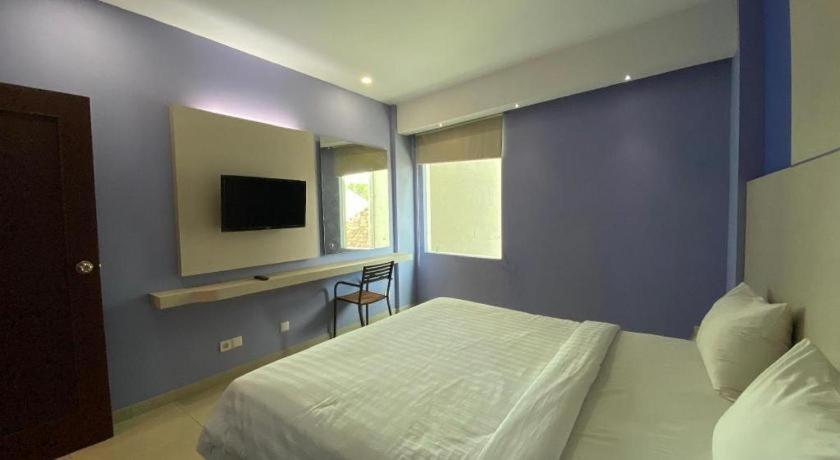 Kharisma Hotel Madiun Exterior photo