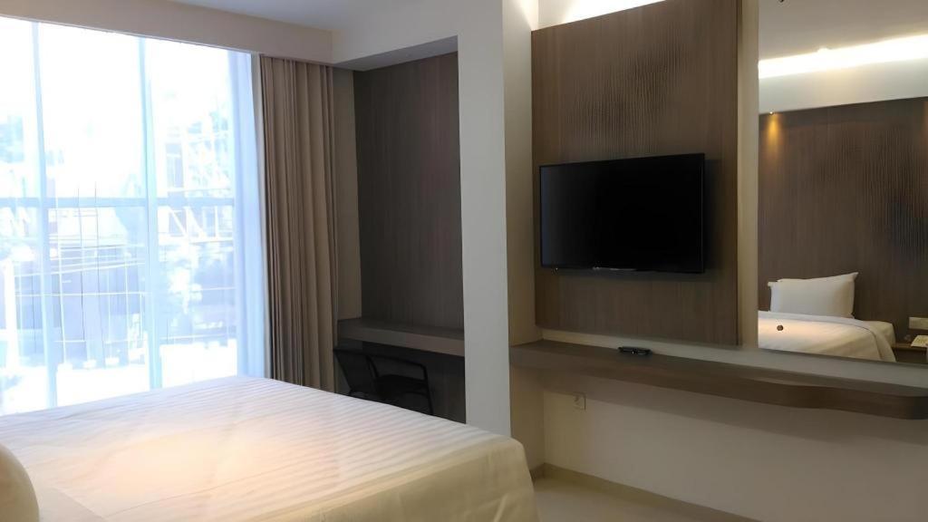 Kharisma Hotel Madiun Exterior photo