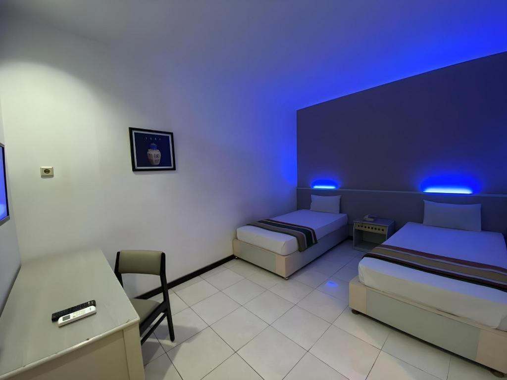 Kharisma Hotel Madiun Exterior photo