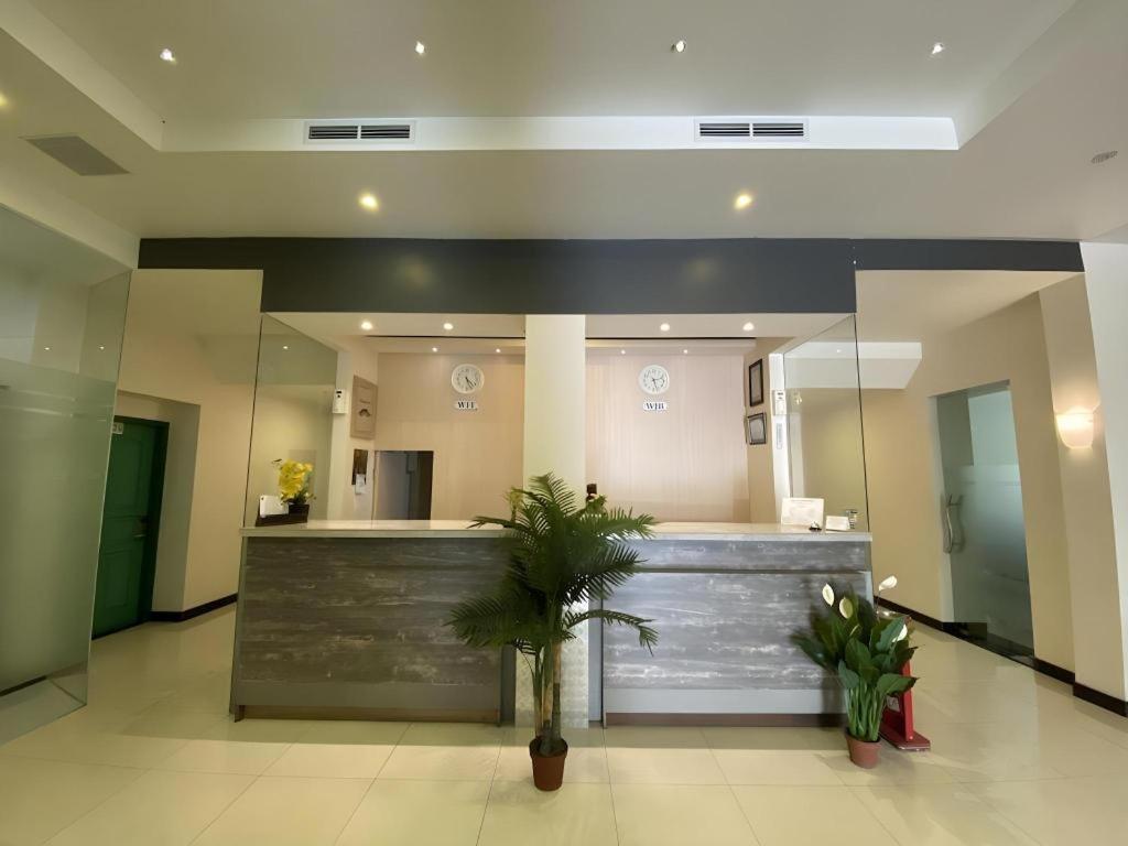 Kharisma Hotel Madiun Exterior photo